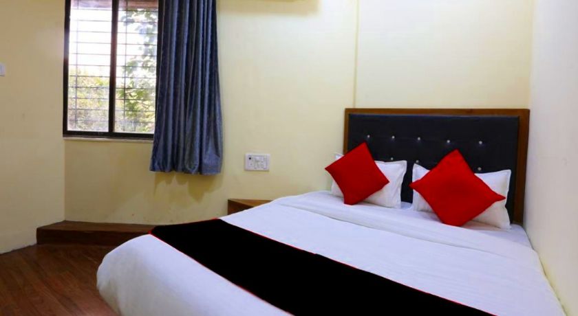 Hotel Crown in Mumbai