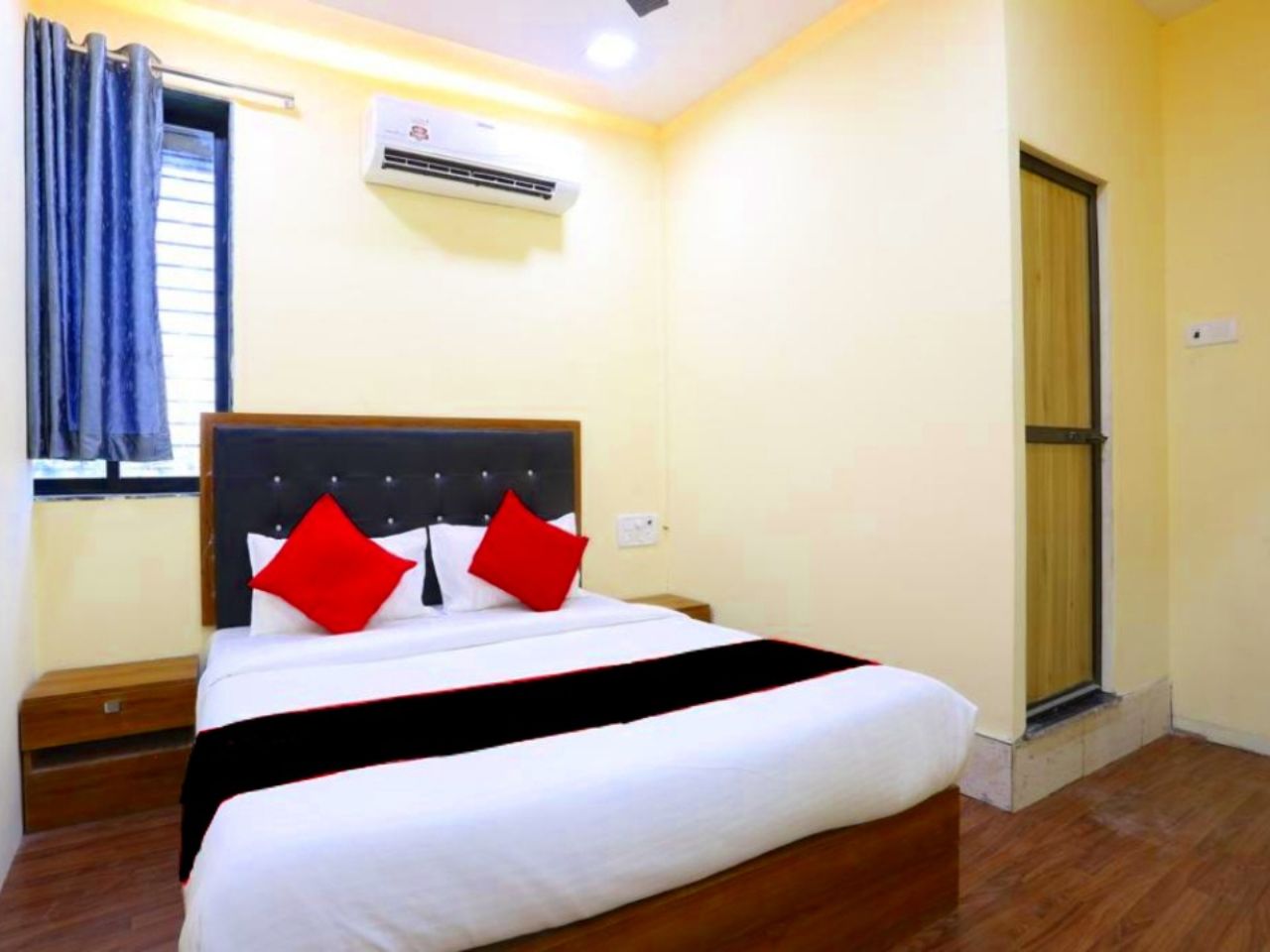 Hotel Crown in Mumbai