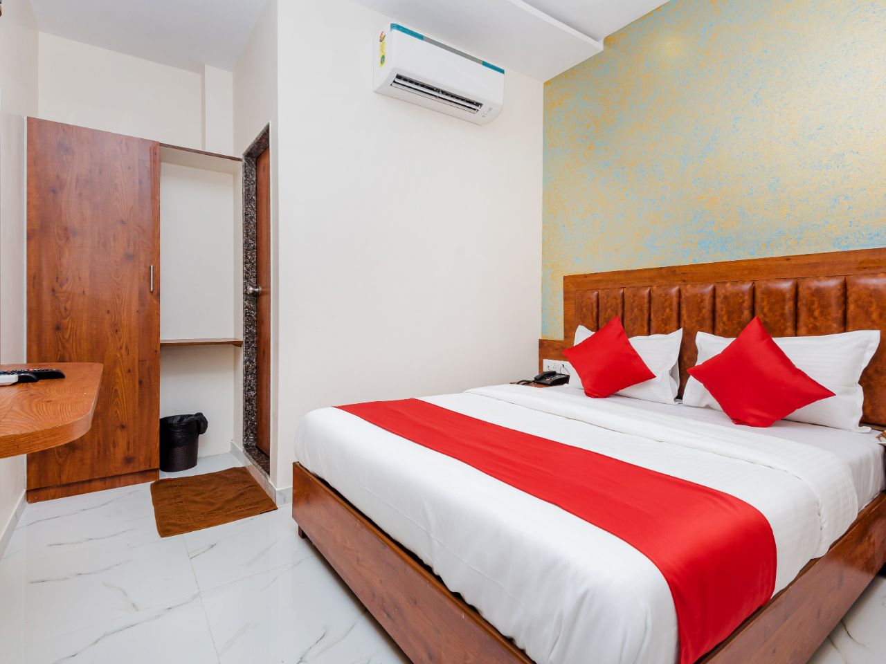 Hotel Purple Orchid in Mumbai