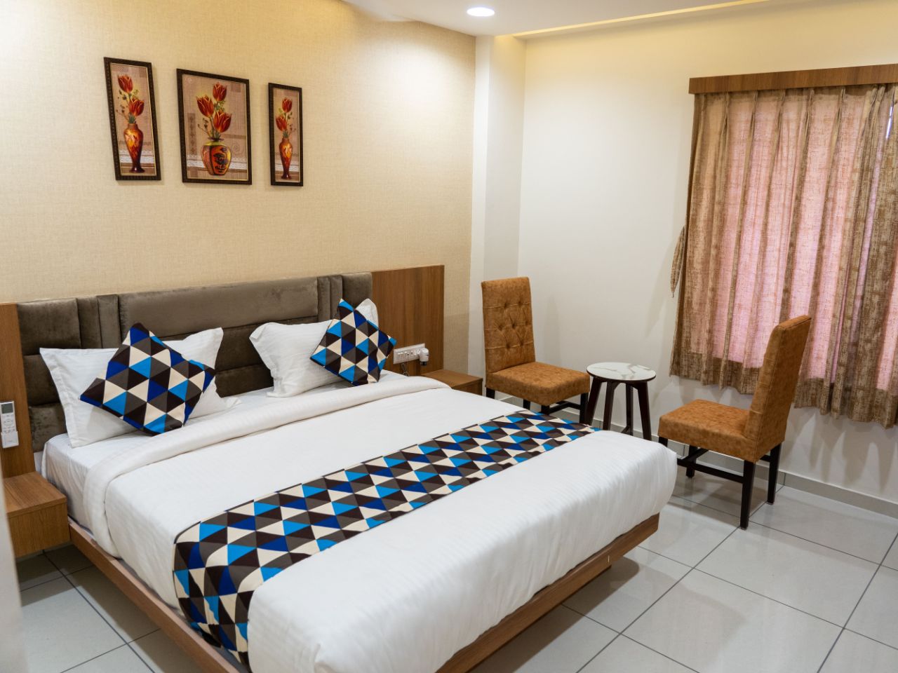 Hotel Lee Grand in Anand