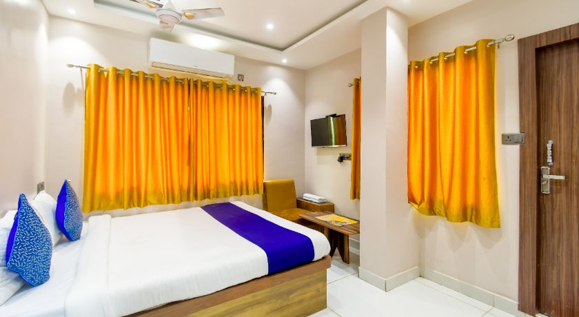 Hotel Redwood Plaza in Kolkata