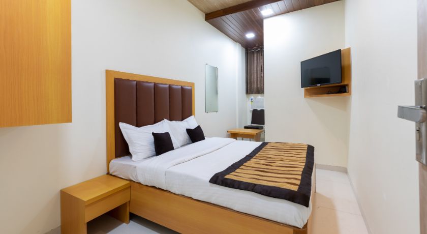 Hotel Sara Lodging in Navi Mumbai