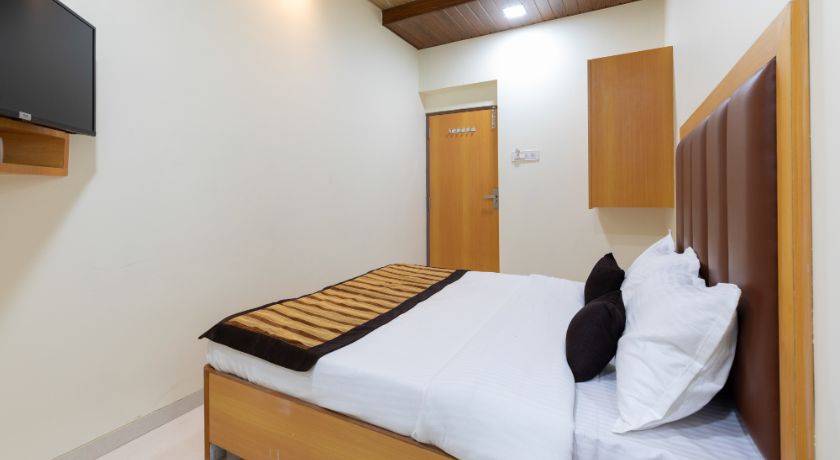 Hotel Sara Lodging in Navi Mumbai