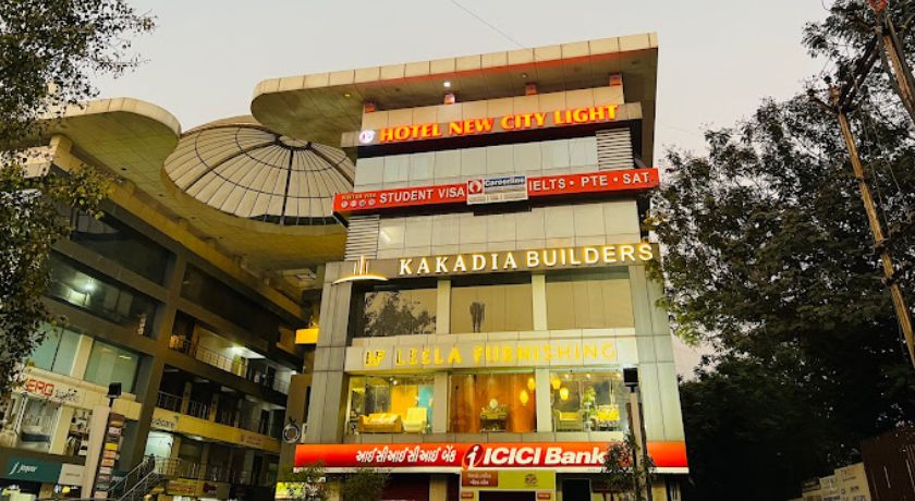 Hotel New City Light in Surat