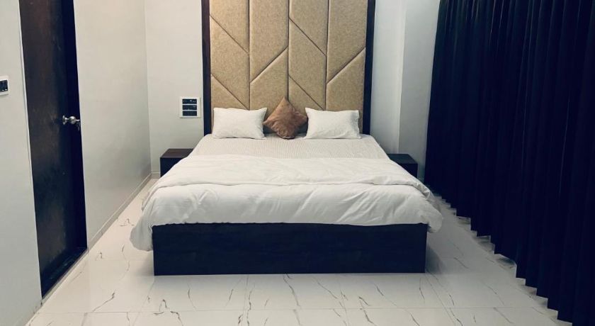 Hotel New City Light in Surat