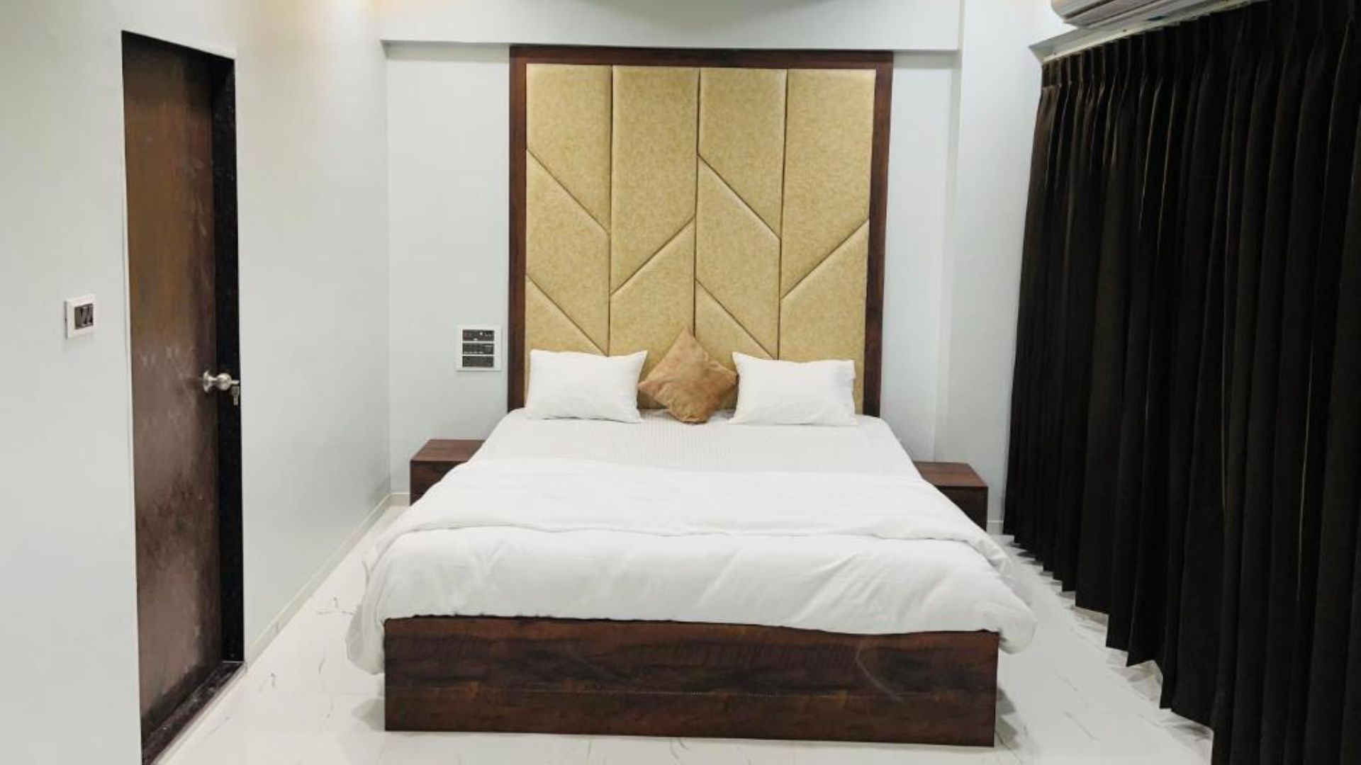 Hotel New City Light in Surat