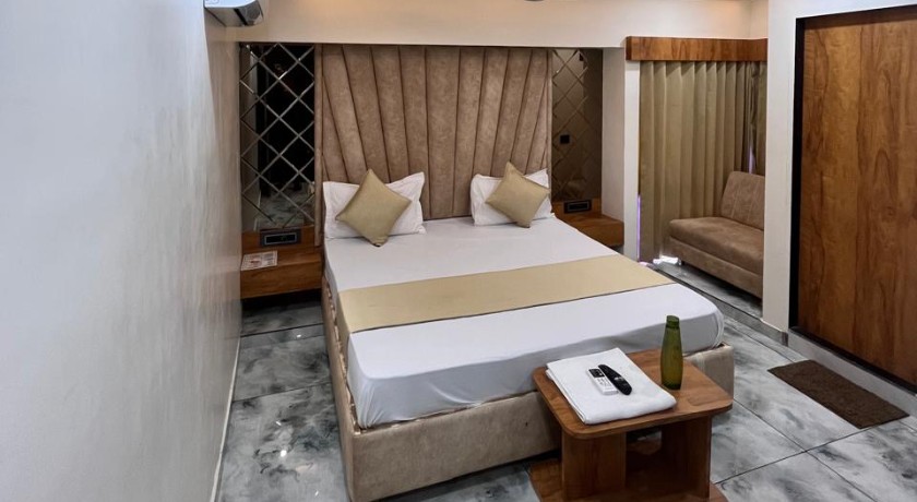 Hotel Skyland in Ahmedabad