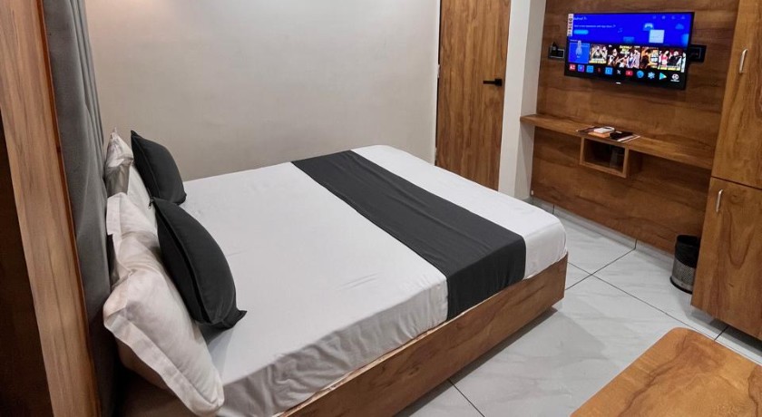 Hotel Skyland in Ahmedabad