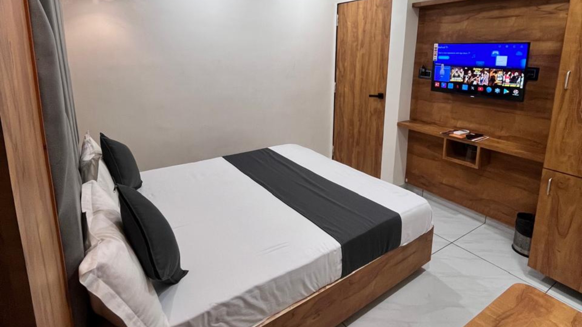 Hotel Skyland in Ahmedabad