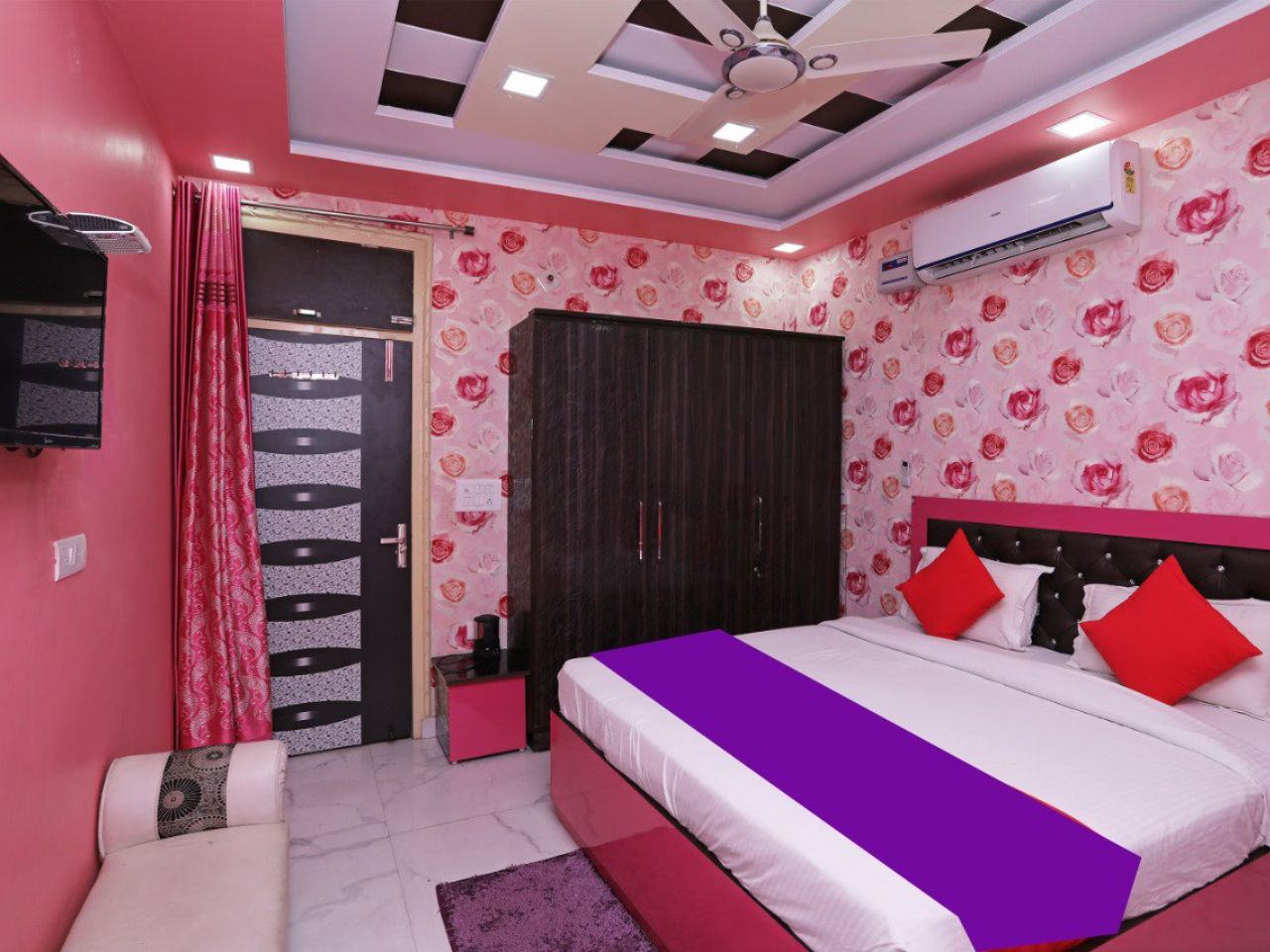 Hotel All In One  in Delhi