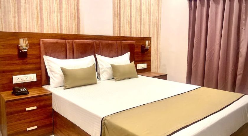 Hotel Mumbai House - Near CHL Hospital in Indore