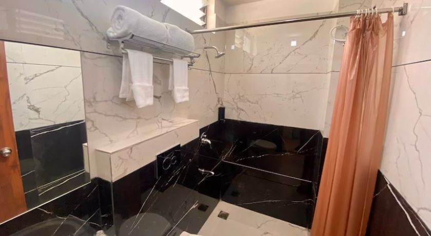 Hotel Mumbai House - Near CHL Hospital in Indore