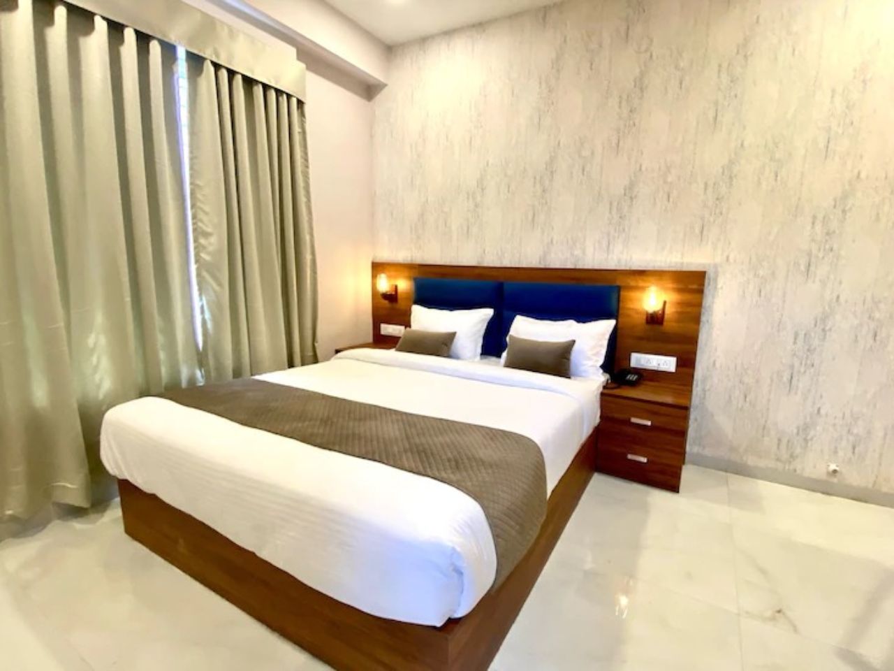 Hotel Mumbai House - Near CHL Hospital in Indore