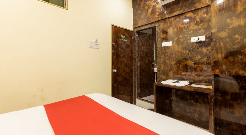 Hotel Queen Palace in Mumbai