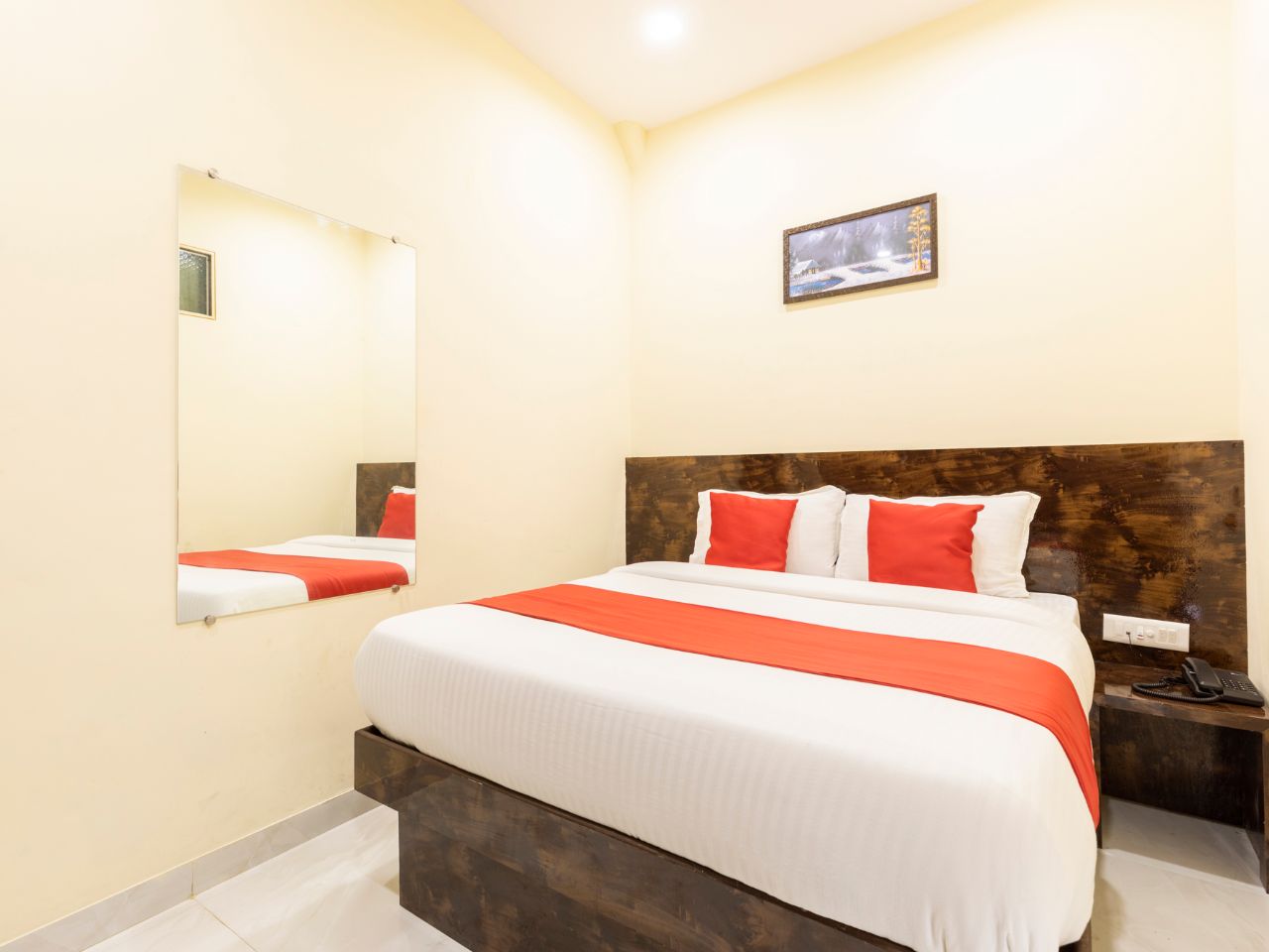 Hotel Queen Palace in Mumbai