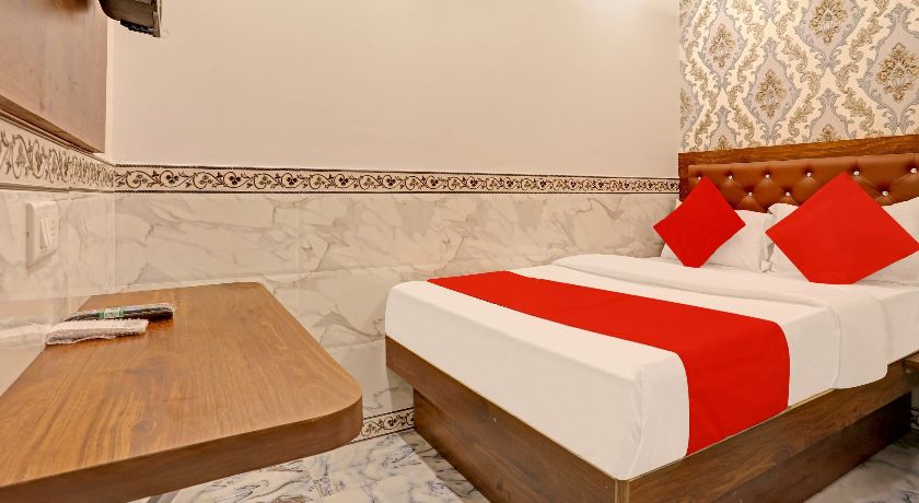 Hotel Sky Palace in Mumbai