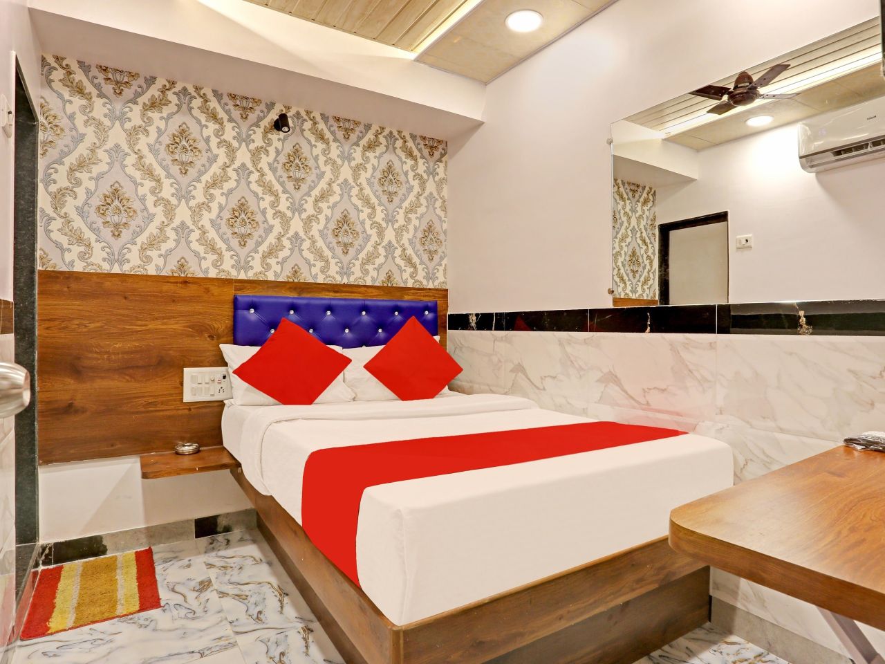 Hotel Sky Palace in Mumbai