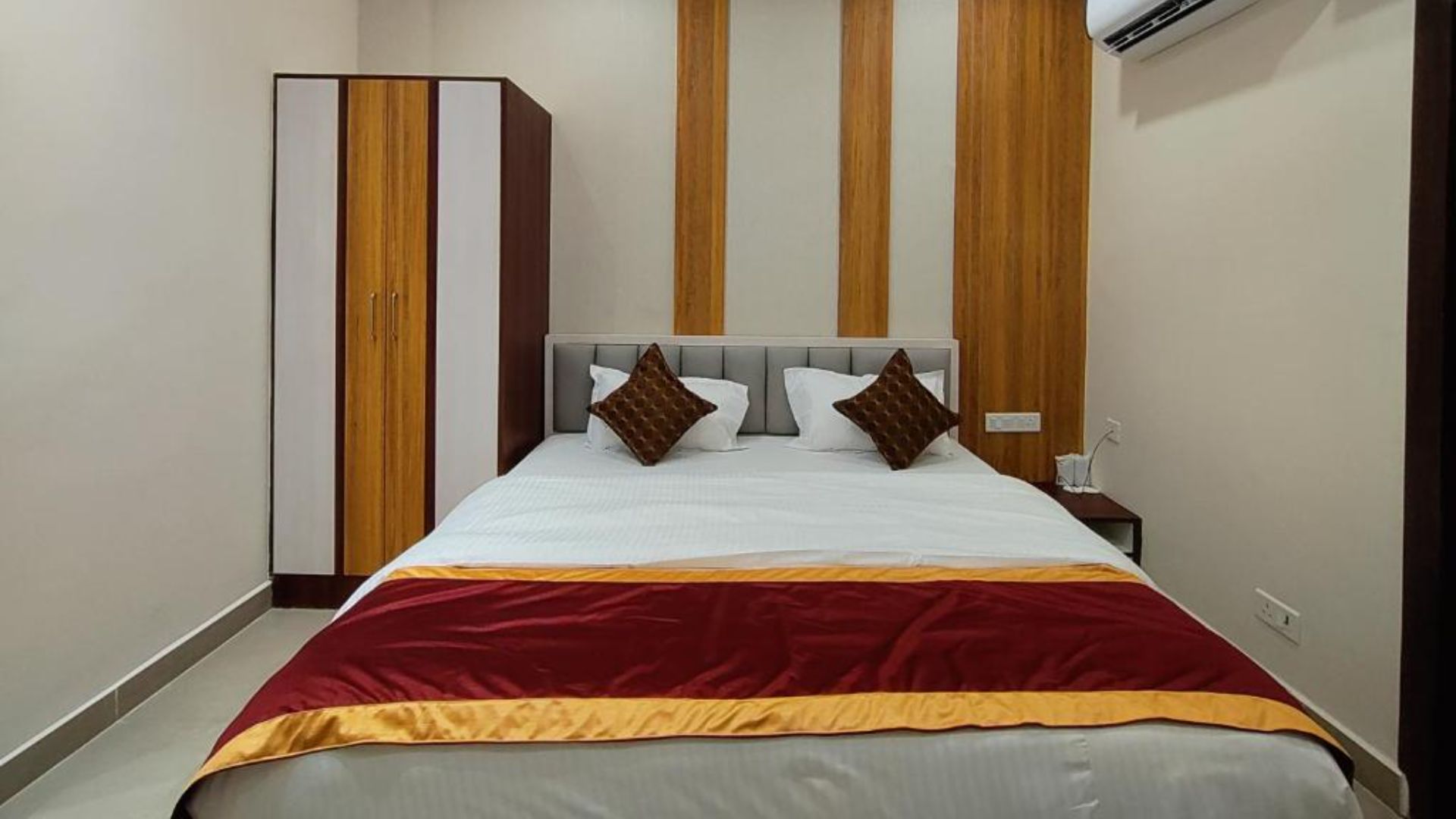 Hotel Royal Rooms in Lucknow