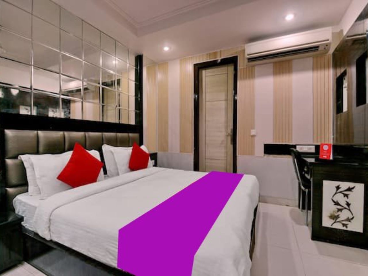 Hotel Lotus Palace in Delhi