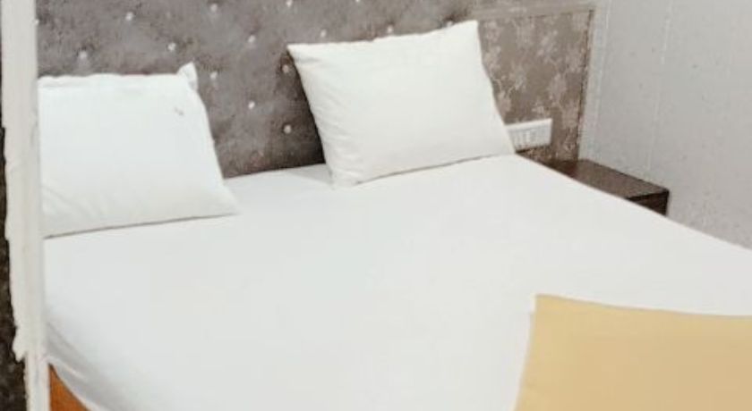 Hotel Saini Guest House in Mumbai