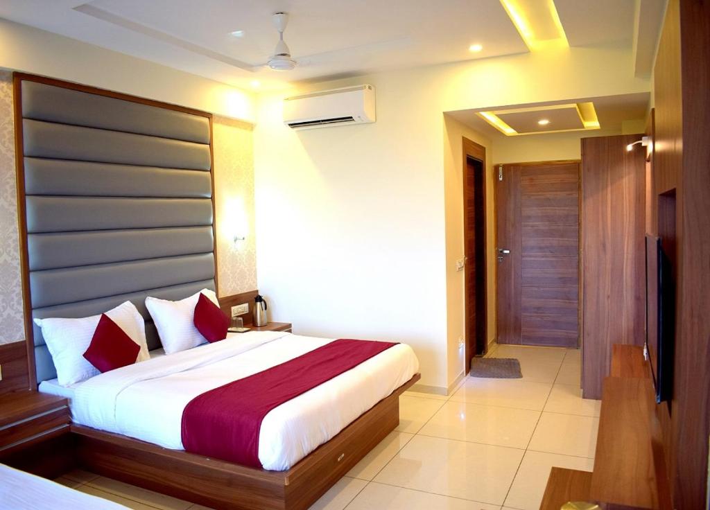 Hotel Aagman in Ahmedabad