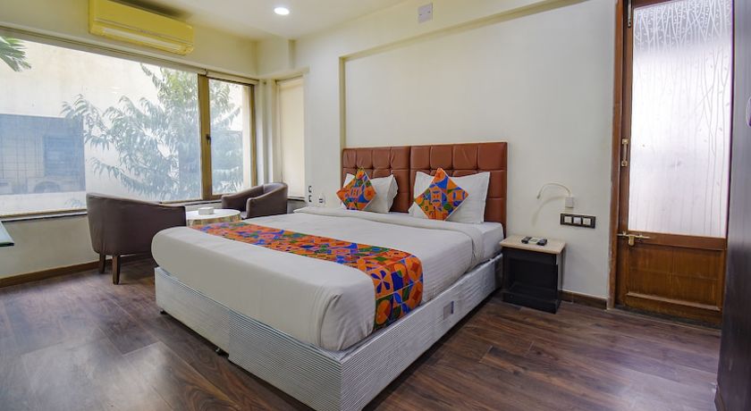 Hotel SR Rooms in Pune