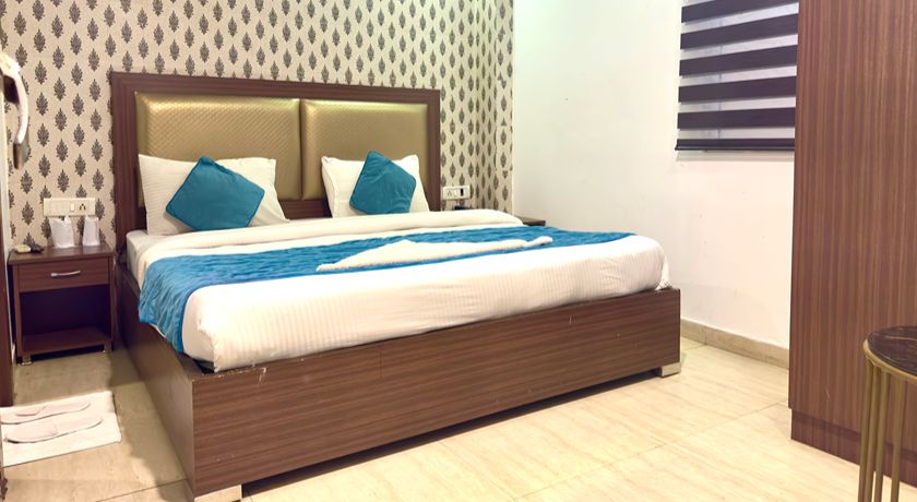 Hotel Pawan Plaza in Delhi