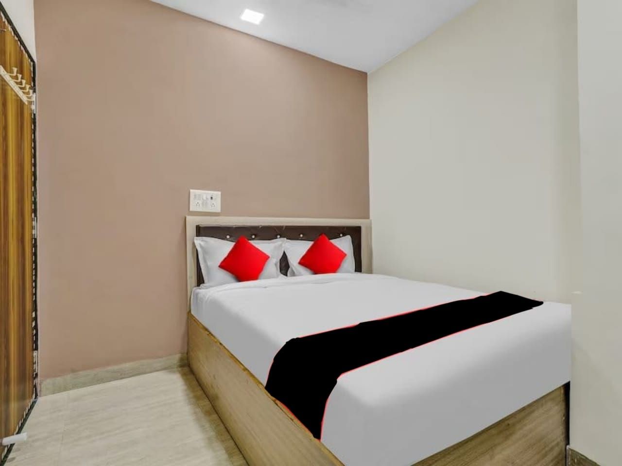 Hotel Relax palace in Mumbai