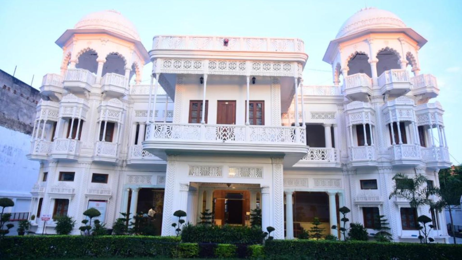Shakuntala Palace- A Heritage Hotel in Lucknow
