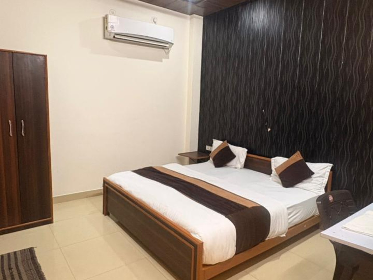 Hotel Raas in Kanpur
