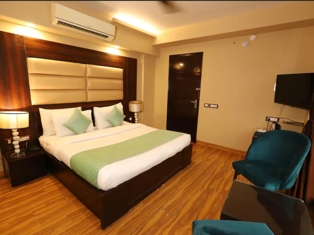 Hotel Palm Grand in Delhi