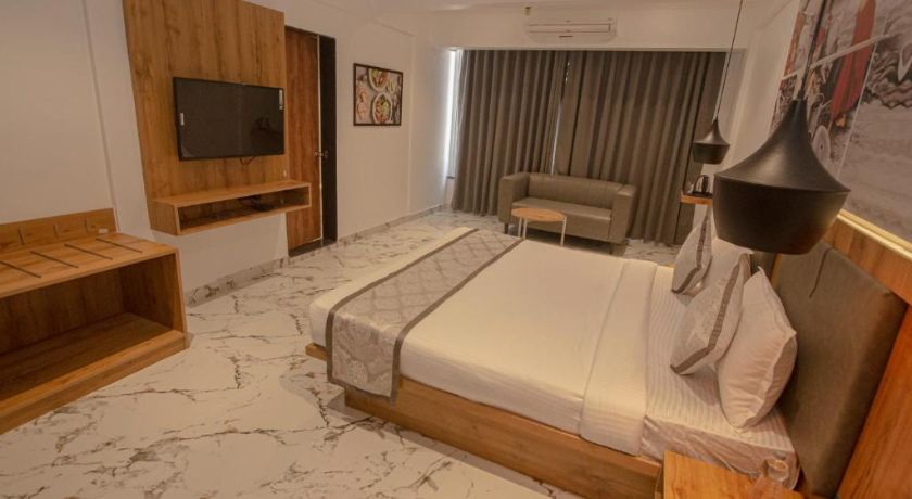 Hotel Monarch Montvert in Navi Mumbai