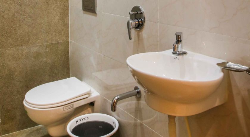 Hotel Golden Lake in Mumbai