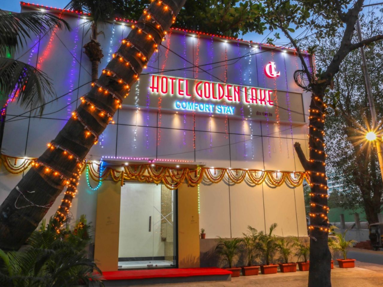 Hotel Golden Lake in Mumbai
