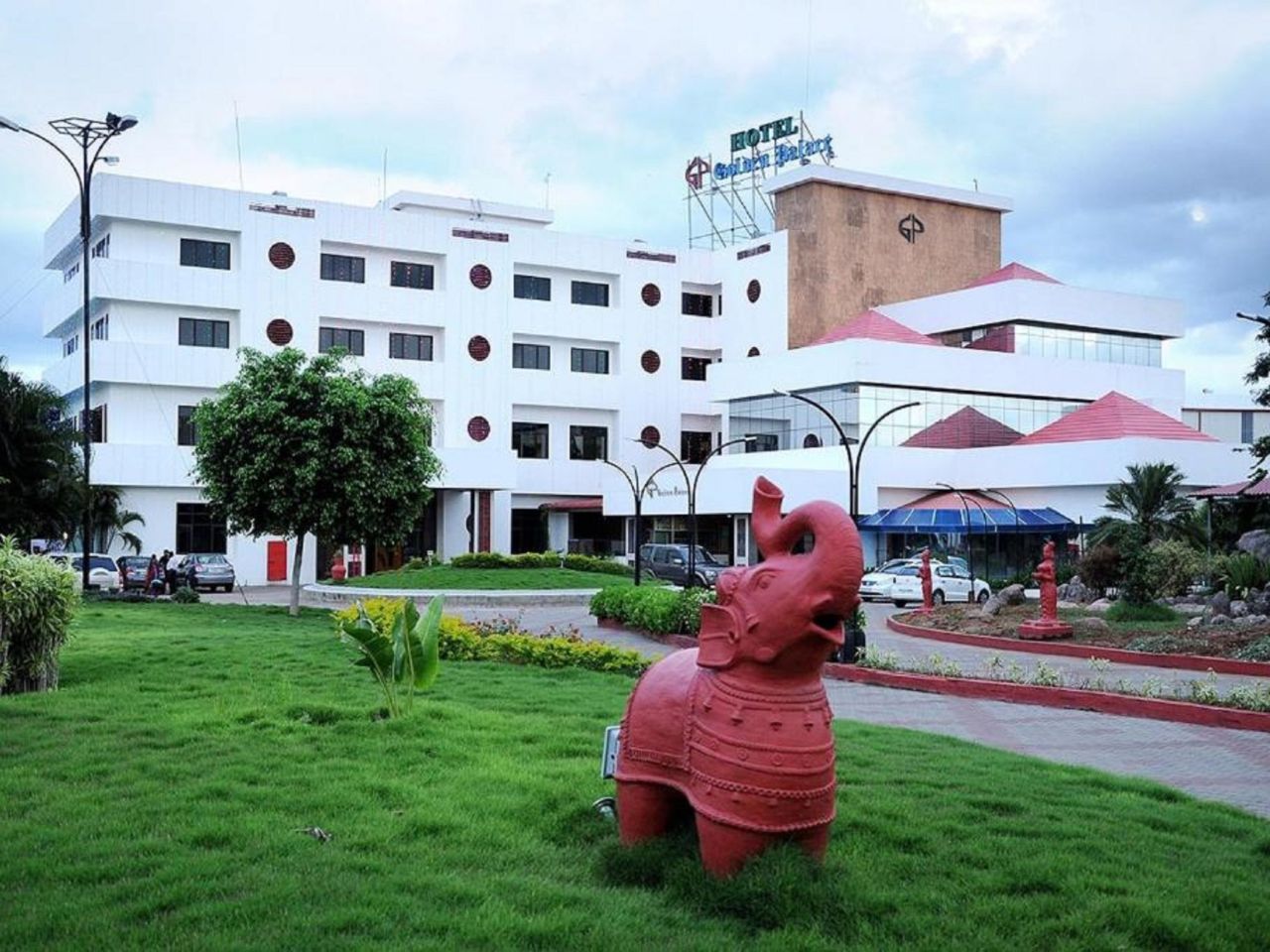 Dfront Golden Palace in Namakkal