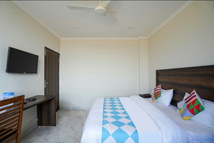 Hotel Midtown in Palwal