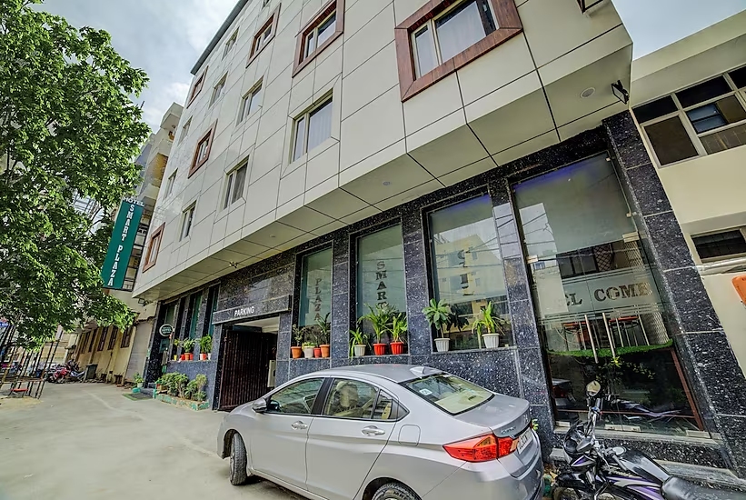 Hotel Smart Plaza in Delhi
