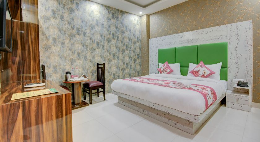 Hotel Smart Signature in Delhi