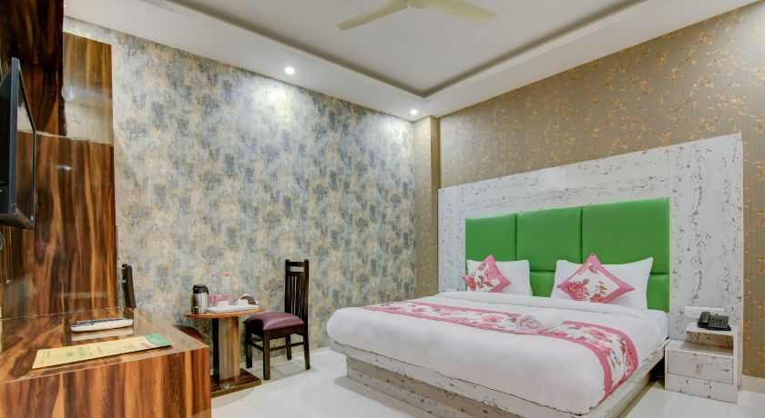 Hotel Smart Signature in Delhi