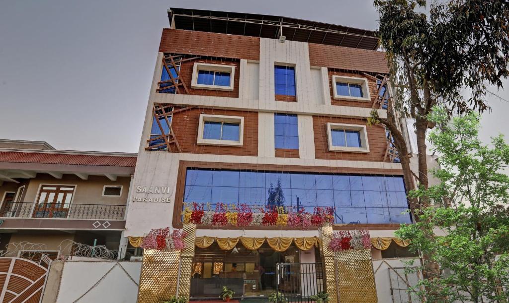 Hotel Saanvi Paradise in Bhopal