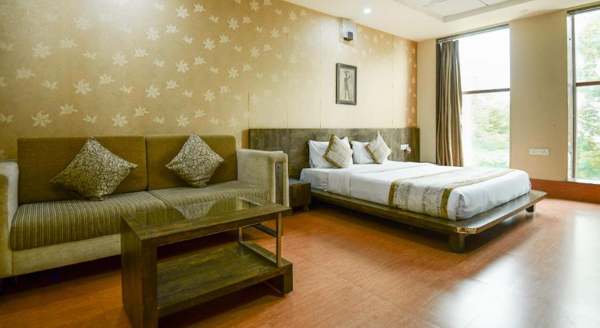 Hotel Lake View Grand in Lucknow