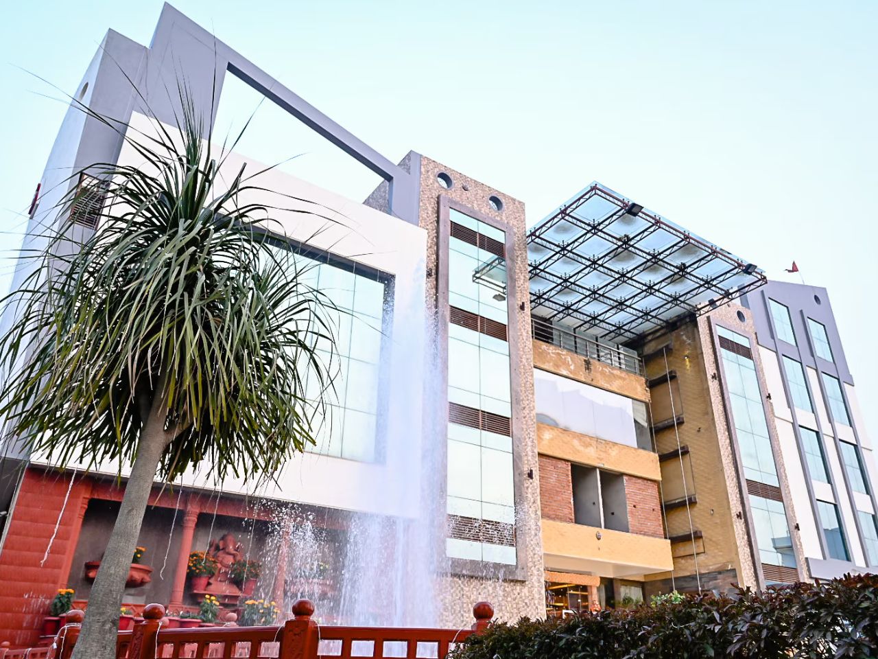 Hotel Lake View Grand in Lucknow