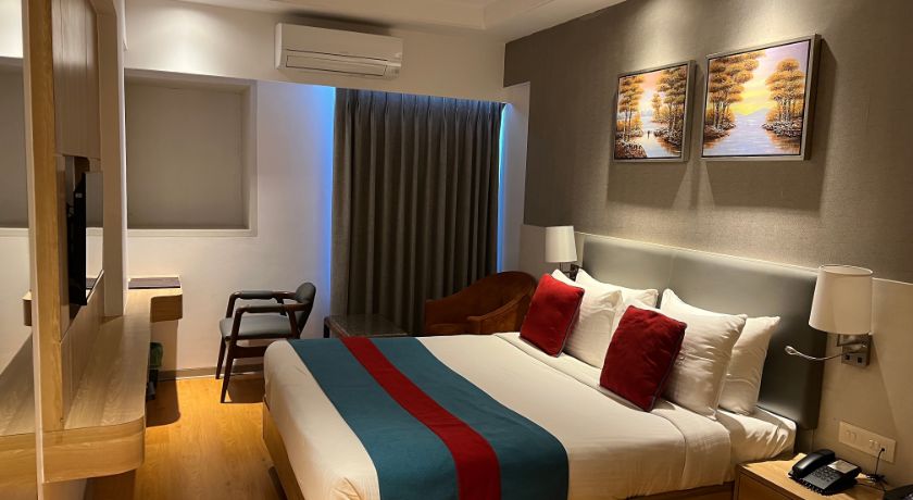 Hotel Express Inn in Boisar