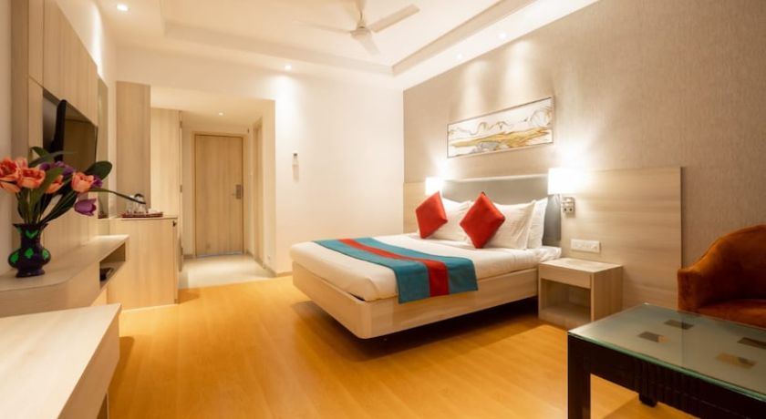 Hotel Express Inn in Boisar