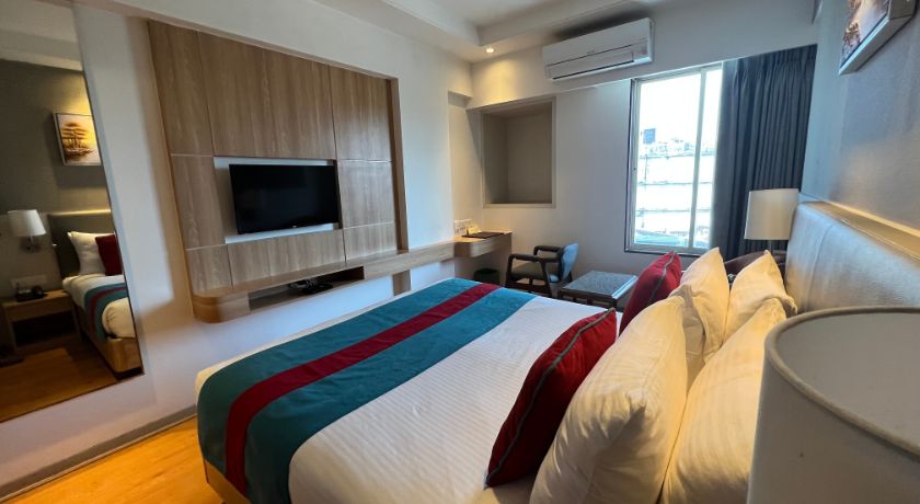 Hotel Express Inn in Boisar