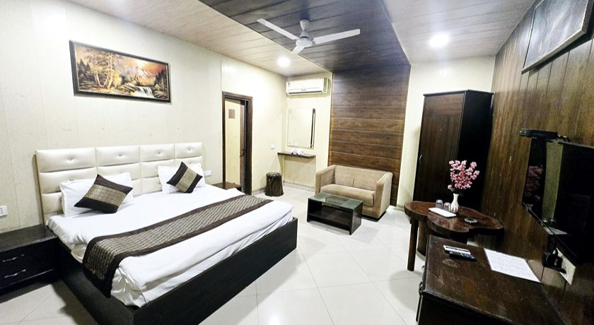 Hotel H.K Continental in Amritsar