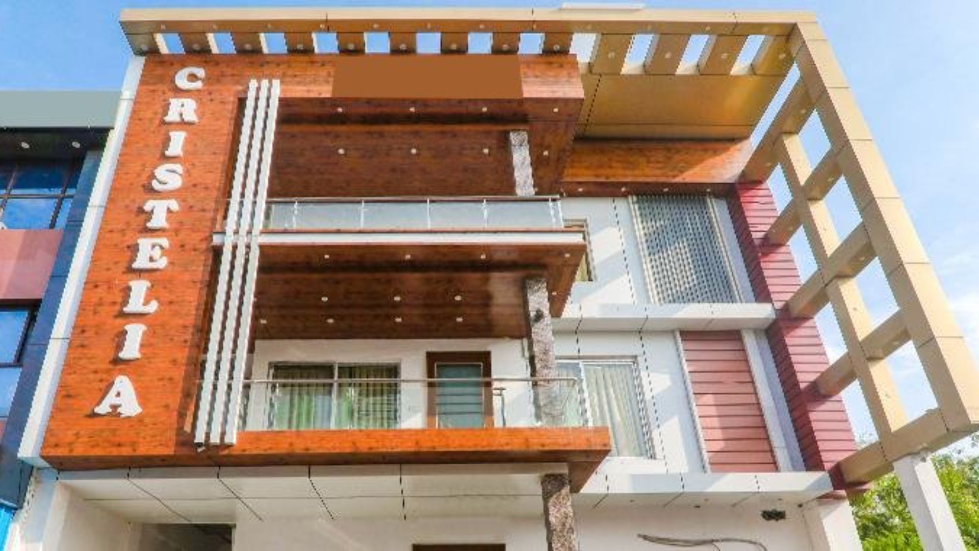 Hotel Cristelia in Lucknow