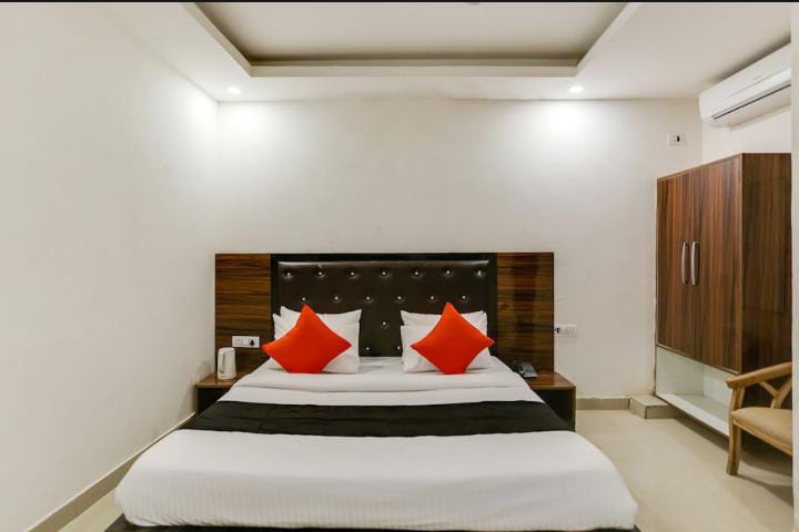 Hotel Orlov in Noida