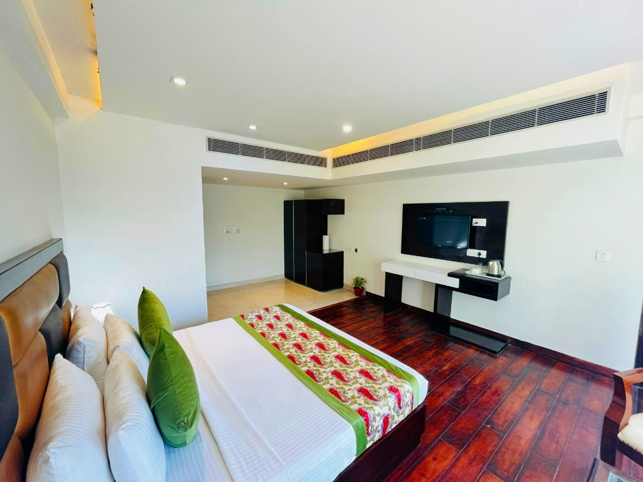 Hotel Aura Ip Grand in Delhi