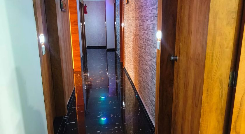 Hotel Mountain Inn in Ahmedabad